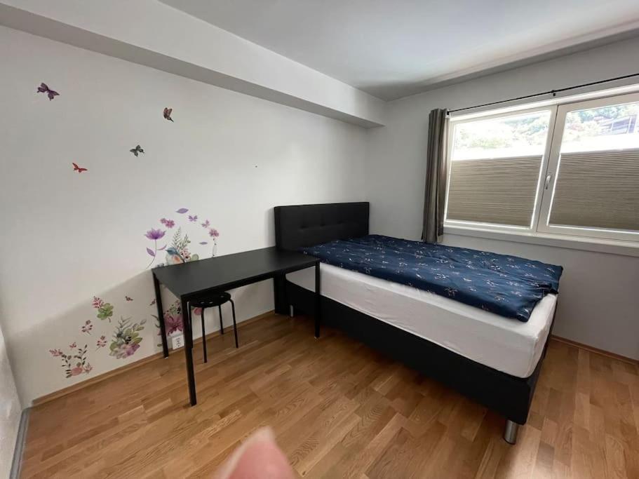 3 Sleeping Rooms For 82M2 Which Direct Traffic To Airport And City Center Bergen Exteriér fotografie